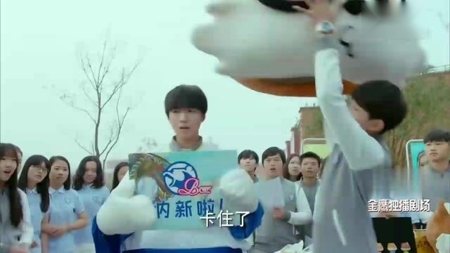《我们的少年时代》头套拿下一瞬间，王俊凯表情简直了