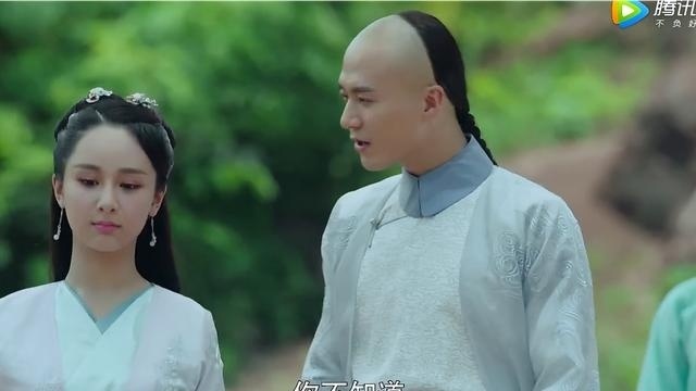 龙珠传奇：杨紫只顾着游玩，惹太子呵斥，旁人默默吃粮