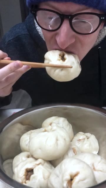 歪果仁最喜欢吃中国的食物“包子”美食 外国视频 英语
