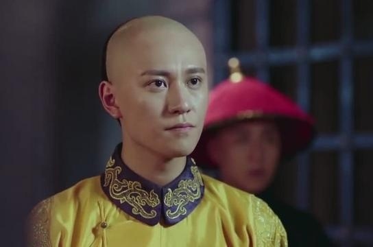 「龙珠传奇」：杨紫连夜逃出京城，秦俊杰大牢审问鳌拜