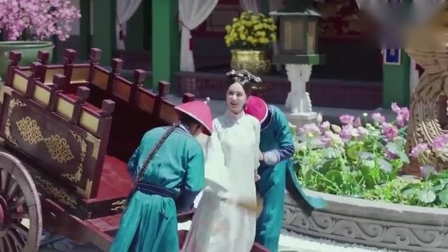 「龙珠传奇」：杨紫车上表演舞蹈，逗得秦俊杰更爱她了
