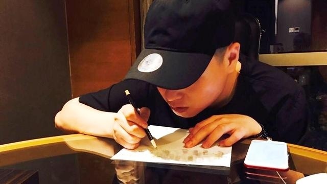 中国有嘻哈 小青龙直播，被网友diss 胖 丑