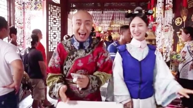 《龙珠传奇》花絮：杨紫穿冰背心和德芙公公现场嗨歌，俩人互动好搞笑