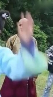 《龙珠传奇》片场探班实拍：杨紫撒娇秦俊杰 莺歌燕舞好不欢乐