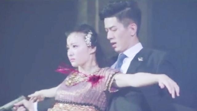 《将军在上之时空恋人》柳惜音喝下毒酒穿越到现代，为叶昭挡子弹