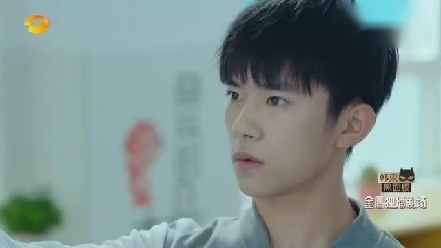 《我们的少年时代》尹柯学长上线 智商超高粉笔字超好看！