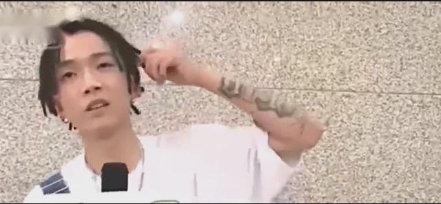 中国有嘻哈 你的男孩tt给大家科普一下，脏辫是可以洗的好吧！