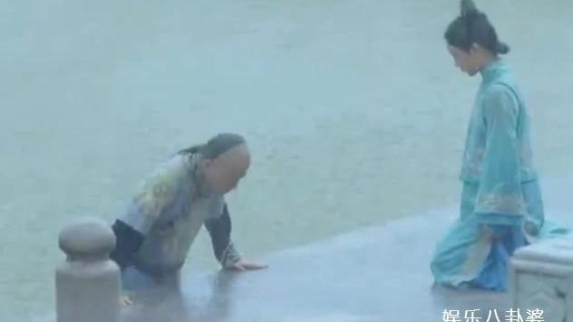龙珠传奇开虐，杨紫把秦俊杰推下水自己雨中下跪皇上狠心离开