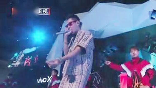 这首歌吴亦凡《中国有嘻哈》上唱过 为了马云他又唱了
