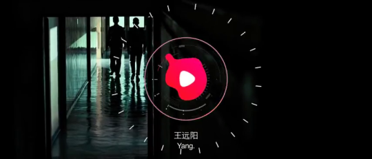 服刑二十年，刚出狱就在街头看美女，这眼神没谁了