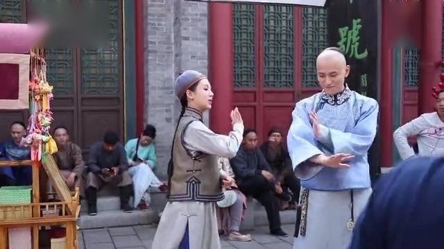 《龙珠传奇》花絮 杨紫 秦俊杰论踩到脚的真实反映 对视太甜了
