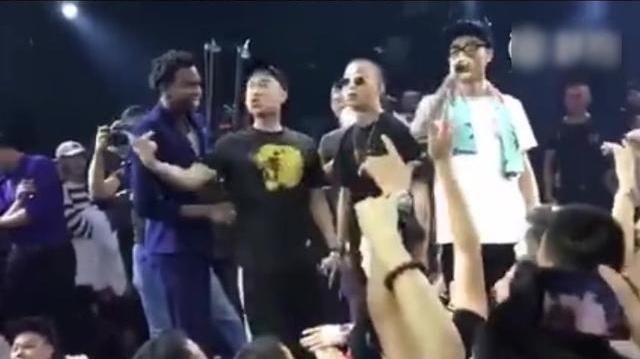 《中国有嘻哈》GAI演出，全场却大喊PG ONE！还好主持人够机智！