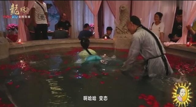 戏里秦俊杰和杨紫恩恩爱爱，戏外的的康熙和易欢戏水求爱！