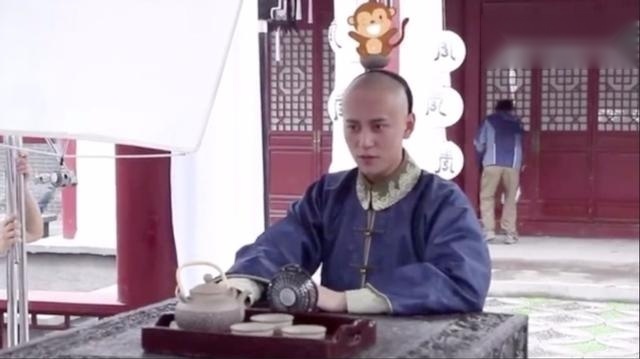《龙珠传奇》花絮：秦俊杰头上顶茶杯现场耍杂技，真是厉害！杨紫知道吗？