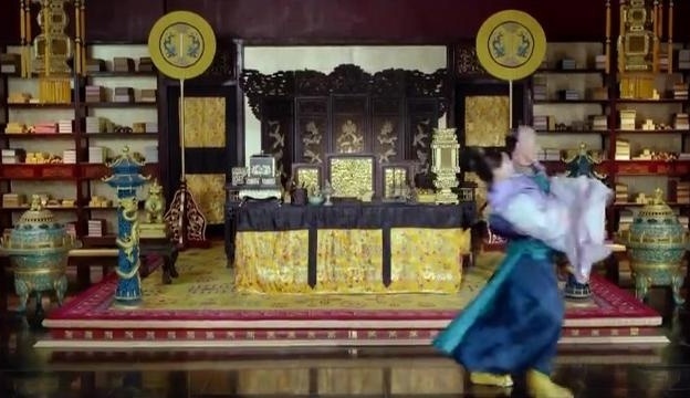 「龙珠传奇」易欢毒性复发，康熙将她抱走找太医治疗