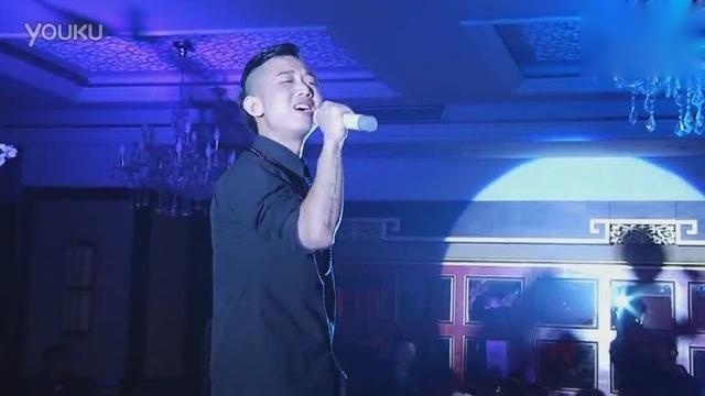 中国有嘻哈GAI早年在别人婚礼卖唱《飞得更高》《一起摇摆》