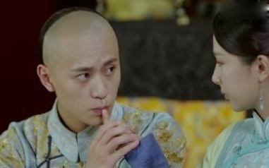 龙珠传奇，易欢亲自喂康熙吃鸡，康熙这含情脉脉的眼神五味杂陈