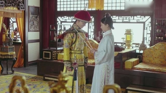 龙珠传奇：秦俊杰睁眼说瞎话，杨紫撒娇，但这宠溺的眼神太坏了