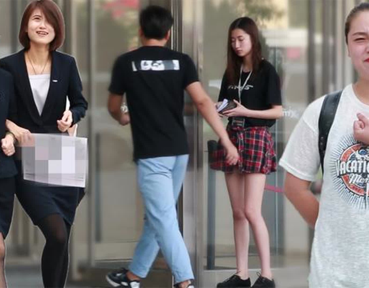 当年轻女生被叫“大姐”甚至是“阿姨”的时候，她们会有什么反应呢？Joke带你一起揭晓！ 