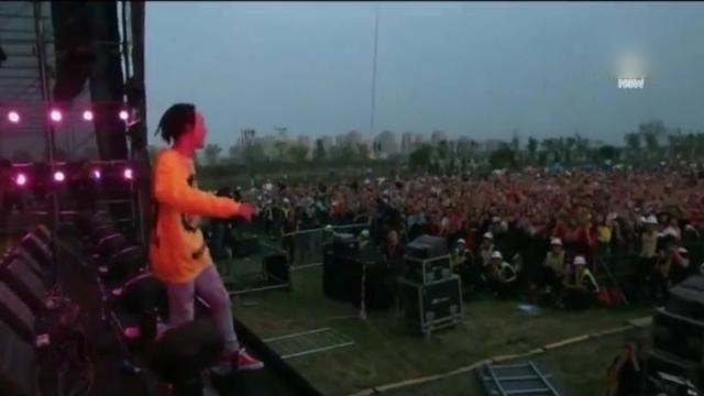 《中国有嘻哈》的TT，空降天津草莓音乐节，全场疯狂尖叫3分钟！