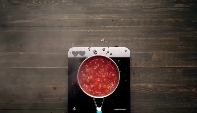 如何防止汤溢出锅外？勺子还可以这样用？盘点那些你不知道但却很实用的几个小技巧！美