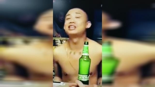 吃火锅碰到《中国有嘻哈》冠军，非要和我一桌