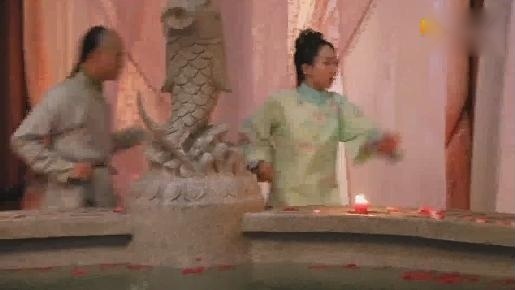 《龙珠传奇》欢喜夫妇高能亲亲花絮：杨紫秦俊杰转圈激吻