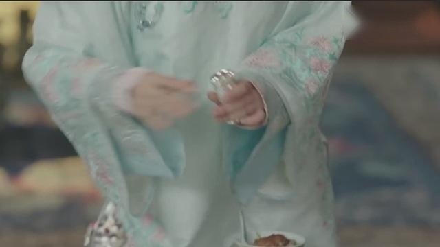 龙珠传奇 易欢为倾城表演江湖杂耍之计 还真是有一套