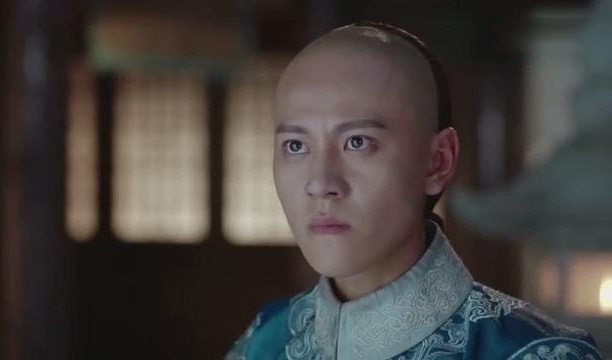 「龙珠传奇」：秦俊杰为救杨紫也是拼了，不惜当肉垫