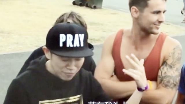欧阳靖在外国人面前帅气表演Freestyle，这才是中国有嘻哈！