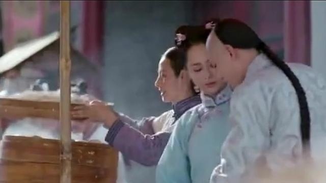 龙珠传奇：皇上陪杨紫街头做馒头救济灾民