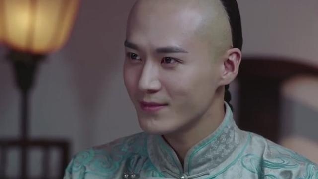 龙珠传奇：康熙对着杨紫笑，杨紫害羞了