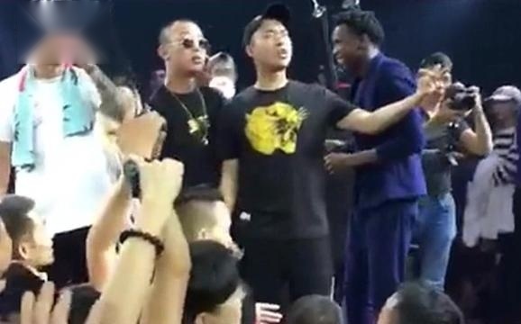 昨晚中国有嘻哈GAI爷竟然在中山被全场观众DISS
