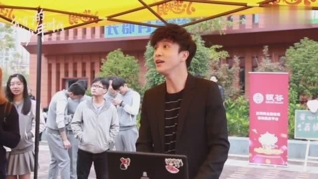 《我们的少年时代》——镜头外的薛之谦大叫：有没有管我啊？掀桌子啦！