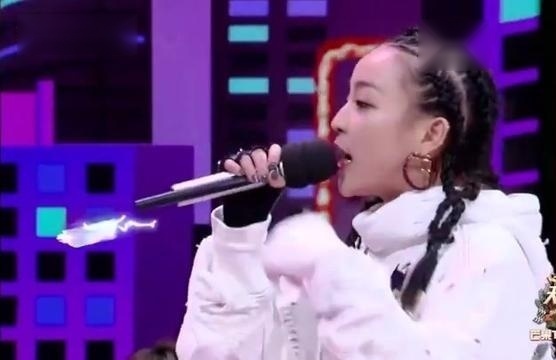 当"段子手”大张伟遇上《中国有嘻哈》的成员，这段freestyle很"6"的