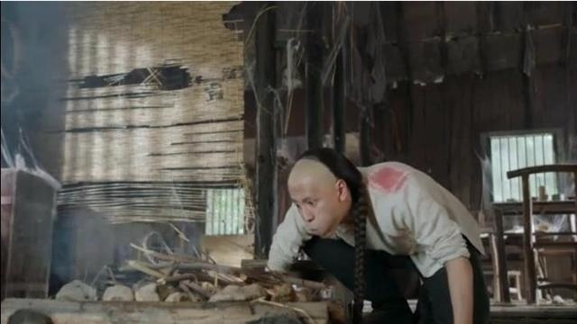 《龙珠传奇》杨紫秦俊杰落难，秦俊杰偷地瓜，笨手笨脚照顾杨紫