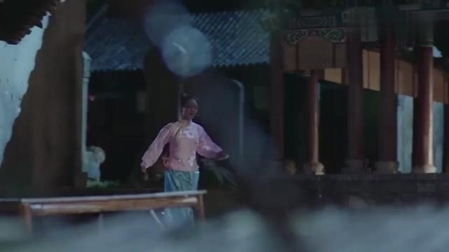 龙珠传奇：杨紫大晚上不见踪影，康熙着急出门寻找