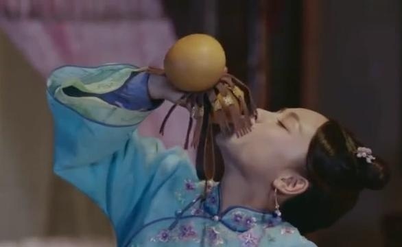 《龙珠传奇》杨紫喝醉酒之后能歌善舞，皇上跟猪哥哥争风吃醋