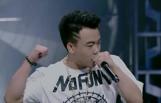 中国有嘻哈-艾福杰尼说唱气势足