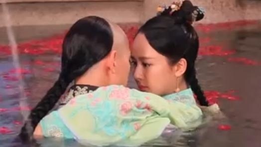 《龙珠传奇》杨紫 秦俊杰 水池“湿戏” 放开我 我要进去