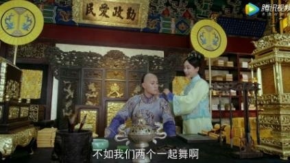 龙珠传奇，康熙赞易欢的剑舞的好，易欢说不如我们俩一起舞