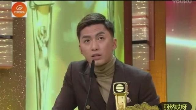 《使徒行者2》天堂哥袁伟豪TVB领奖啦，网友：天堂哥别哭，心疼