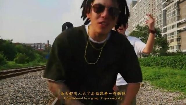 民间嘻哈高手 rapper秒杀《中国有嘻哈》！