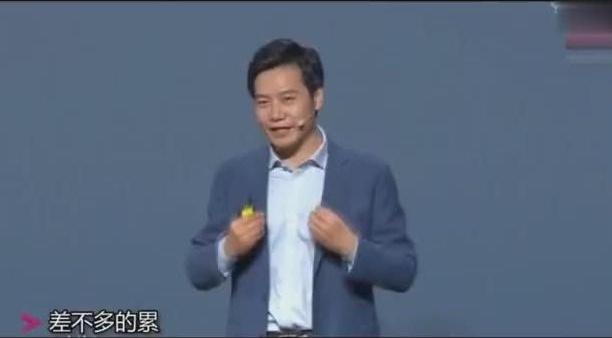 当雷军 站上中国有嘻哈的舞台 演绎 差不多先生 押韵很到位