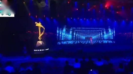 中国有嘻哈Tizzy T《大一岁》微博电视影响力盛典现场版
