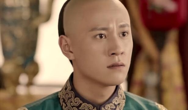 龙珠传奇：易欢打了康熙一巴掌 太皇太后发怒康熙为其求情
