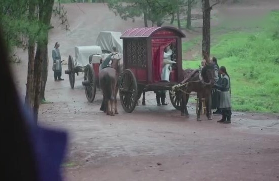 「龙珠传奇」：杨紫目送仇人离开，心如刀绞