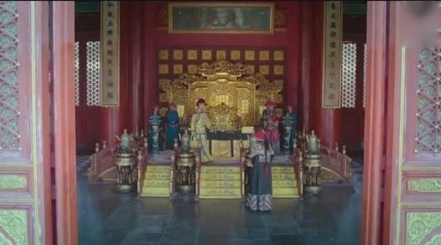 龙珠传奇：杨紫掉包圣旨救了贪官族人，康熙大怒要砍杨紫头！