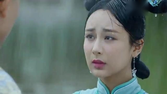 龙珠传奇，雨中康熙表白易欢，易欢误将其推入水里