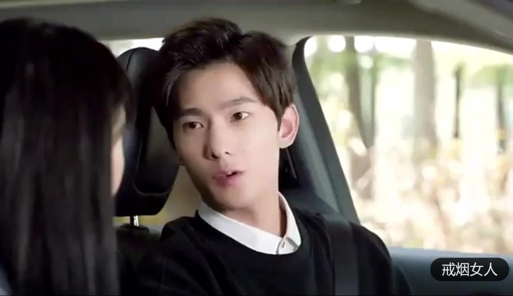 微微一笑很倾城肖奈这声音好有磁性好喜欢车上吻戏微微眼睛都瞪大了